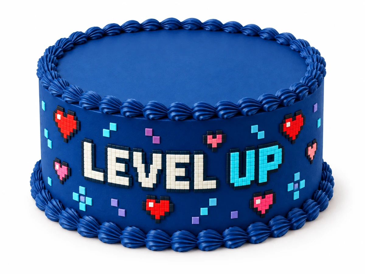 Синий торт с пиксельными сердцами и надписью LEVEL UP